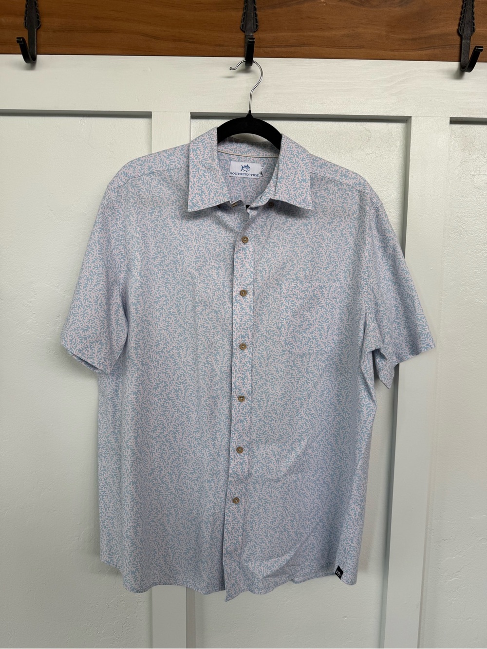 Southern Tide Light Blue with Small Coral Pattern Short-Sleeve Button-Down Shirt